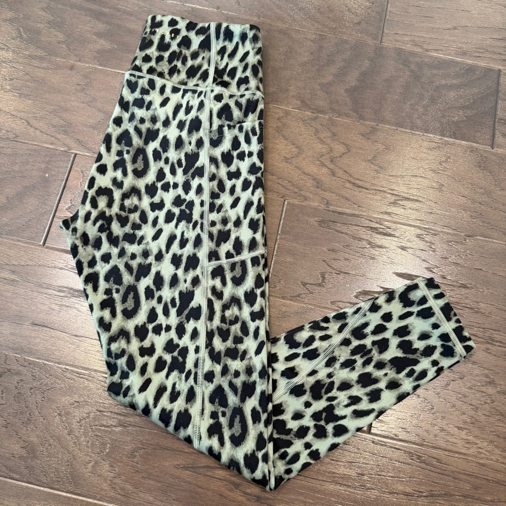 Victoria’s Secret Elevate Leopard Print High Rise Leggings Women’s 8